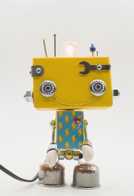 Robot lampada da tavolo in legno lampada da comodino, fatta a mano con materiali di recupero