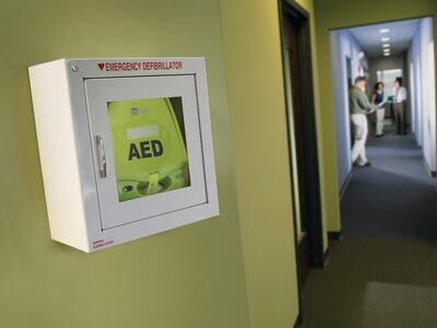 Zoll AED plus Wall Cabinet