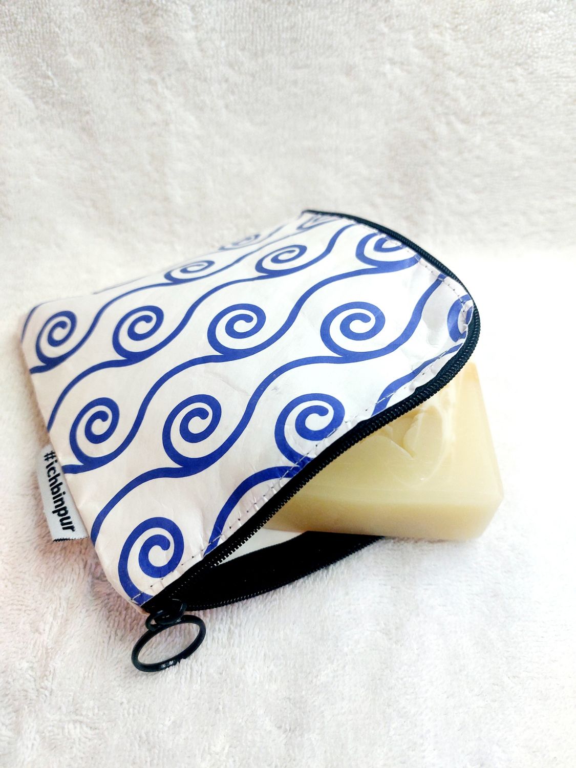 Seifentasche IchbinPur - mit Reisverschluss - Wellenmuster blau Seifentasche IchbinPur - mit Reisverschluss - Wellenmuster blau