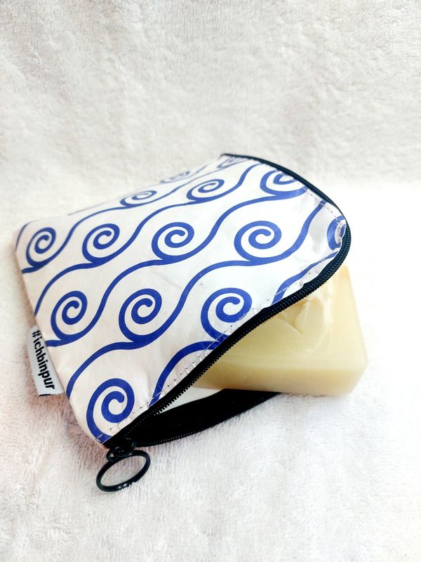 Seifentasche IchbinPur - mit Reisverschluss - Wellenmuster blau