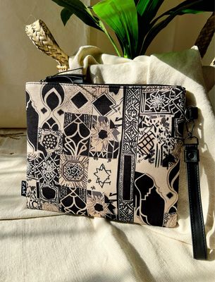 Misk ~ مسك Clutch