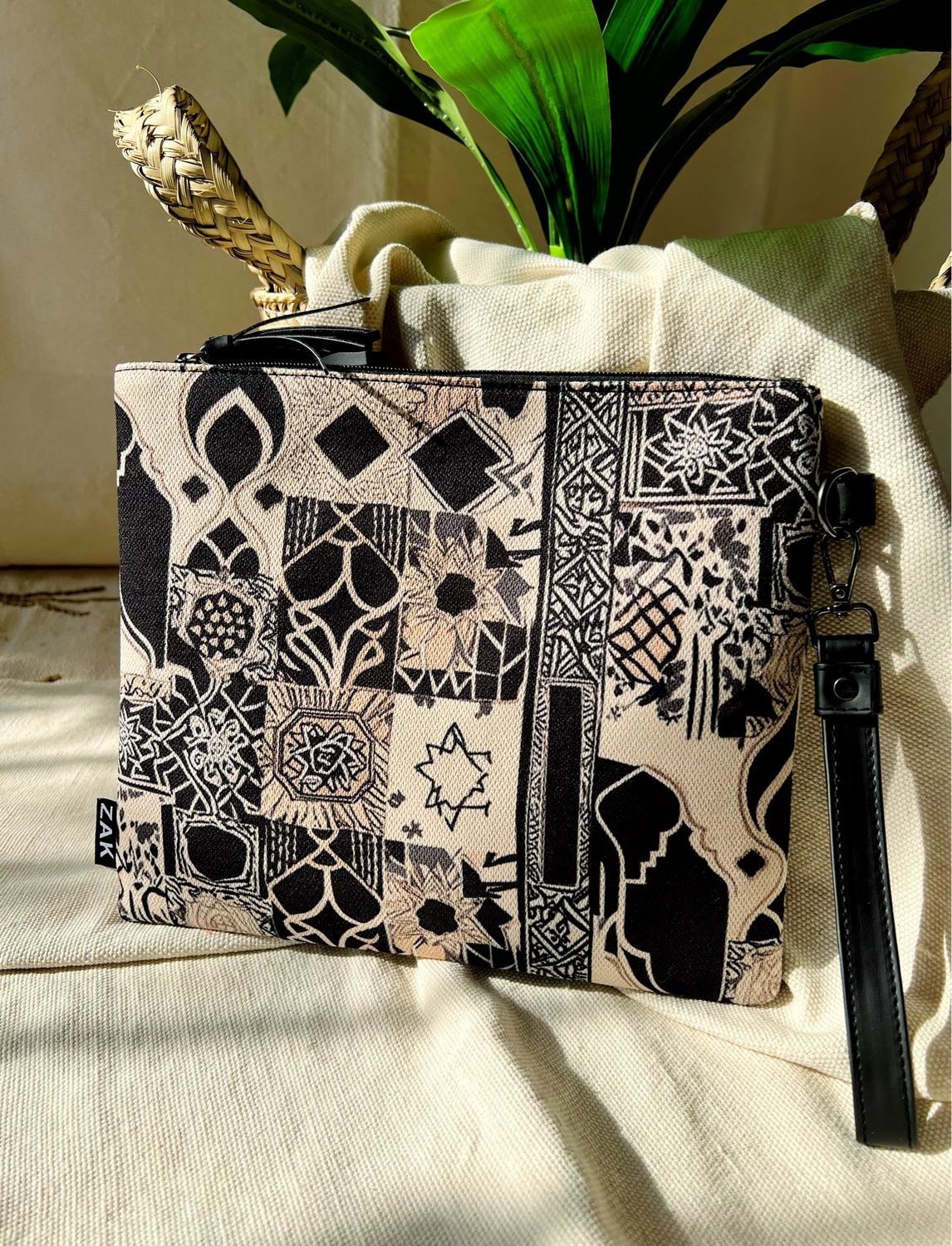 Misk ~ مسك Clutch