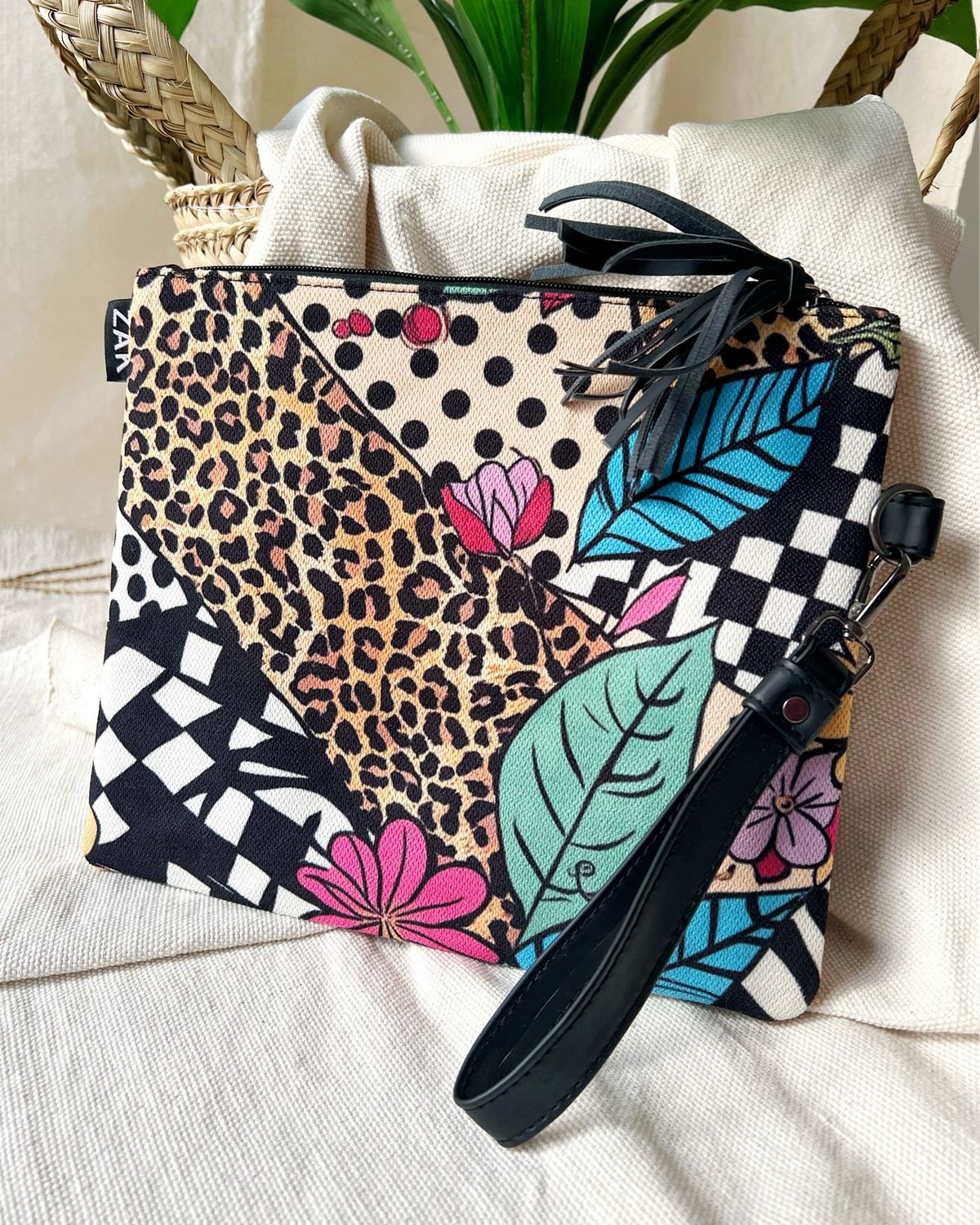 Wild Blooms Clutch