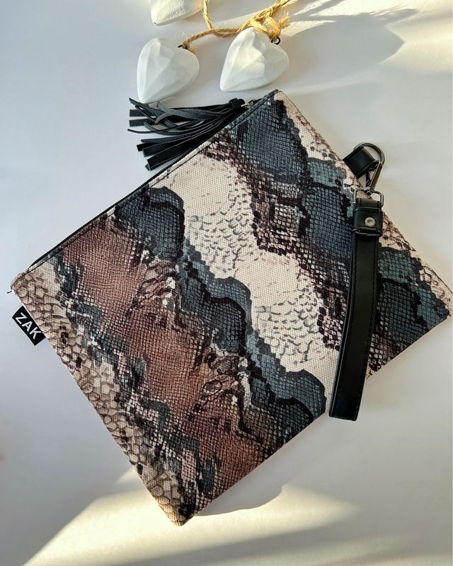 Snake Clutch