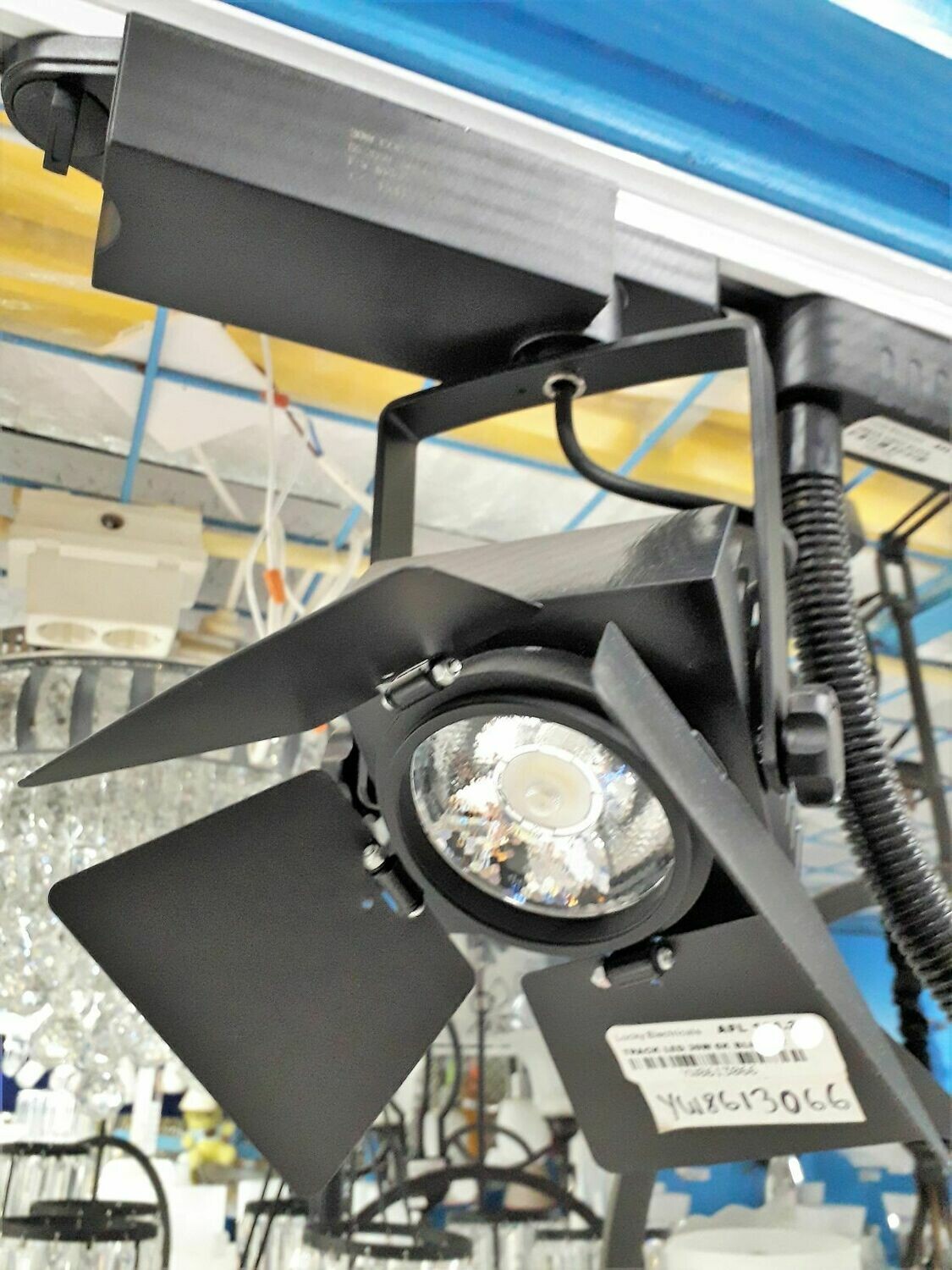 TRACK LIGHT