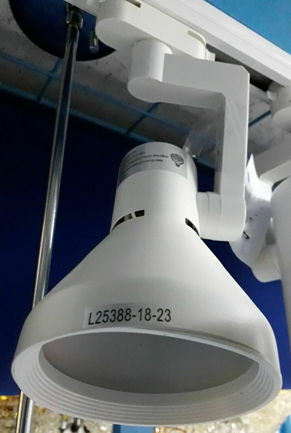 TRACK LIGHT
