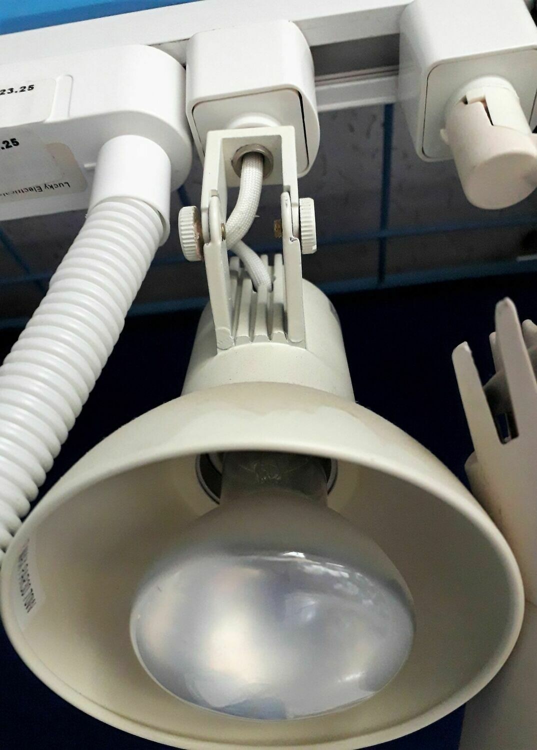 TRACK LIGHT