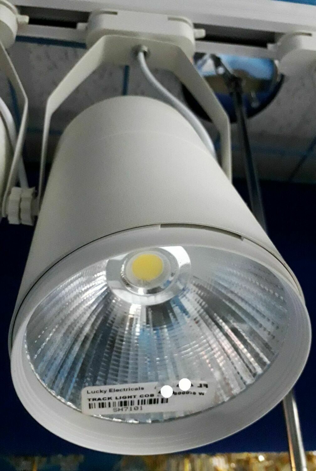 TRACK LIGHT