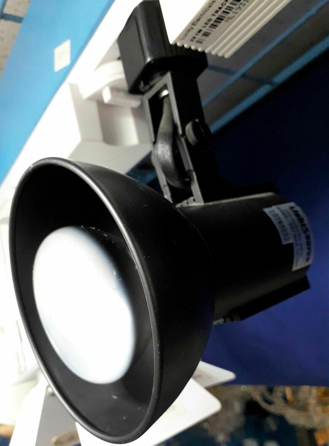 TRACK LIGHT