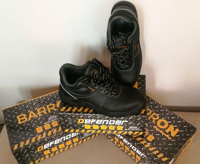 D&amp;F Barron Safety Shoes