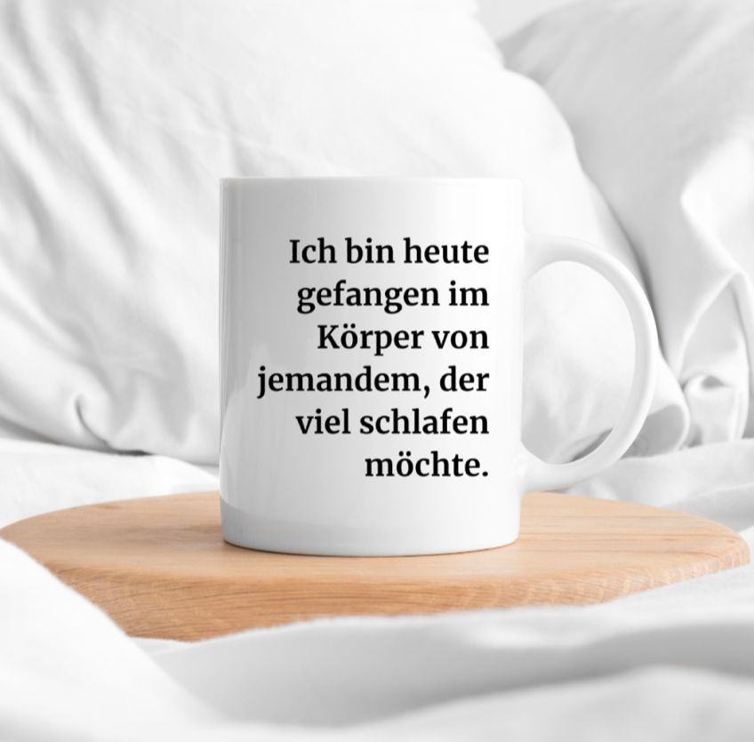 Tasse mit lustigem Spruch. Ich bin heute gefangen im Körper von jemandem, der viel schlafen möchte.