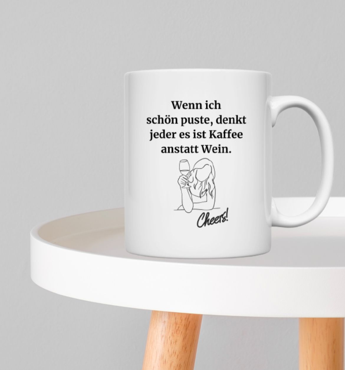 Tasse mit lustigem Spruch. Wenn ich schön puste, denkt jeder es ist Kaffee anstatt Wein.