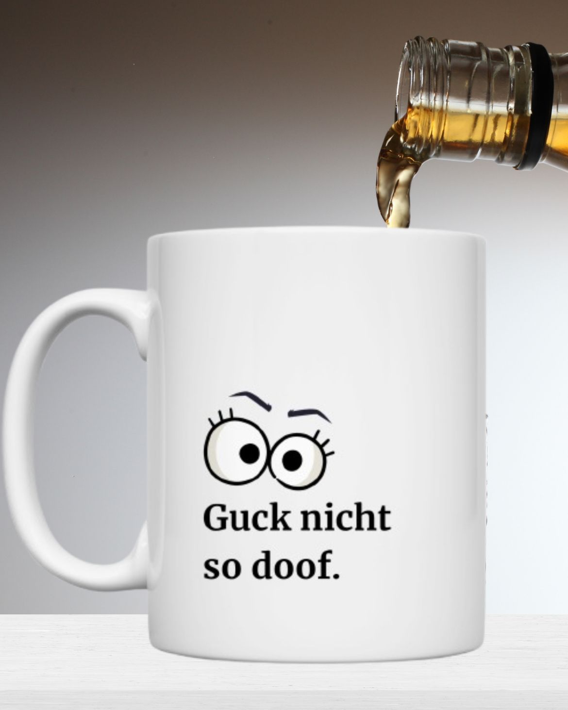 Tasse mit lustigem Spruch. Guck nicht so doof.