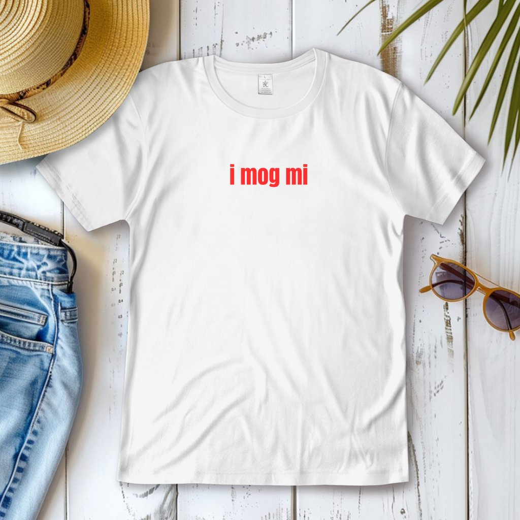 Weißes T-Shirt mit dem Spruch i mog mi in rot