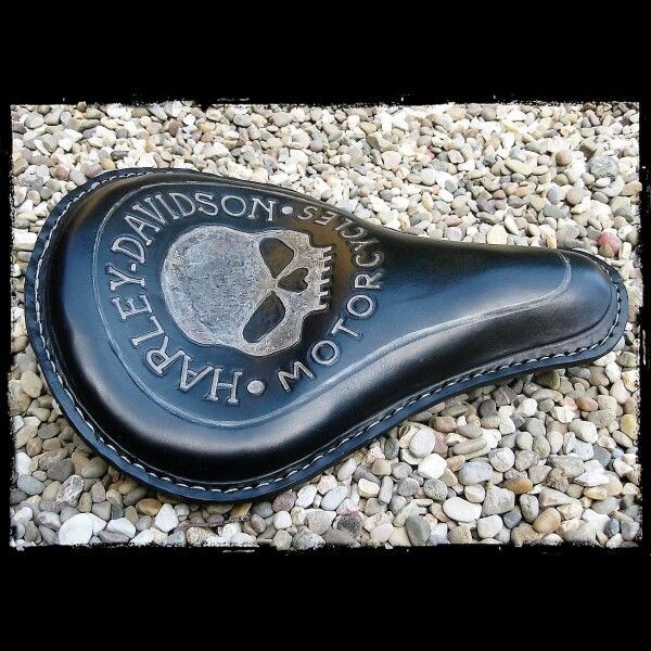 ASIENTO UNIVERSAL HARLEY DAVIDSON SKULL IRON