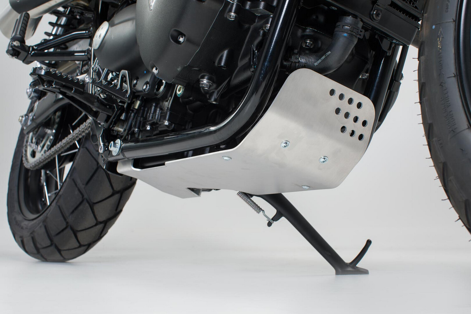 Defensa protector bajo motor Triumph Bonneville T100 y T120