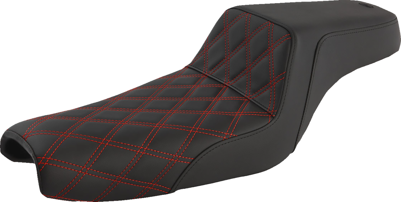 04-22 XL- Asiento Step-Up SADDLEMEN rombos costura roja Sportster