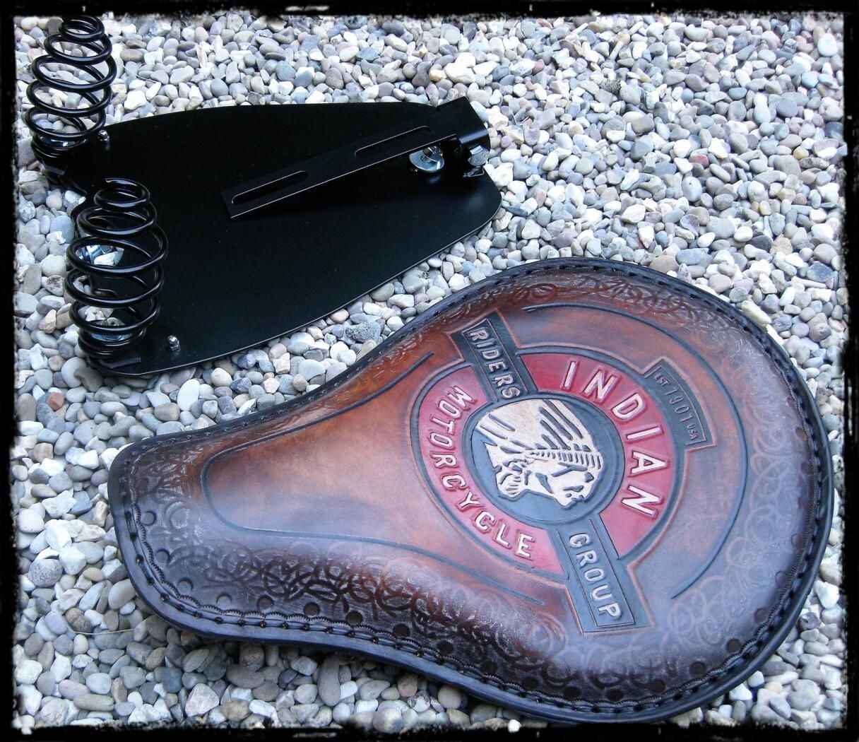 15-24 INDIAN SCOUT- Kit base + Asiento individual Bobber Monoplaza Piel