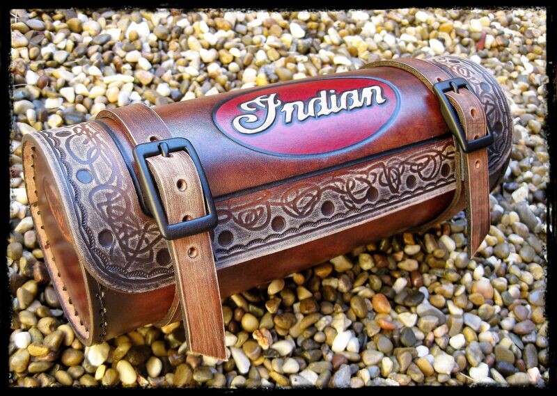 15-24 INDIAN SCOUT- Bolsa de herramientas rulo marrón piel