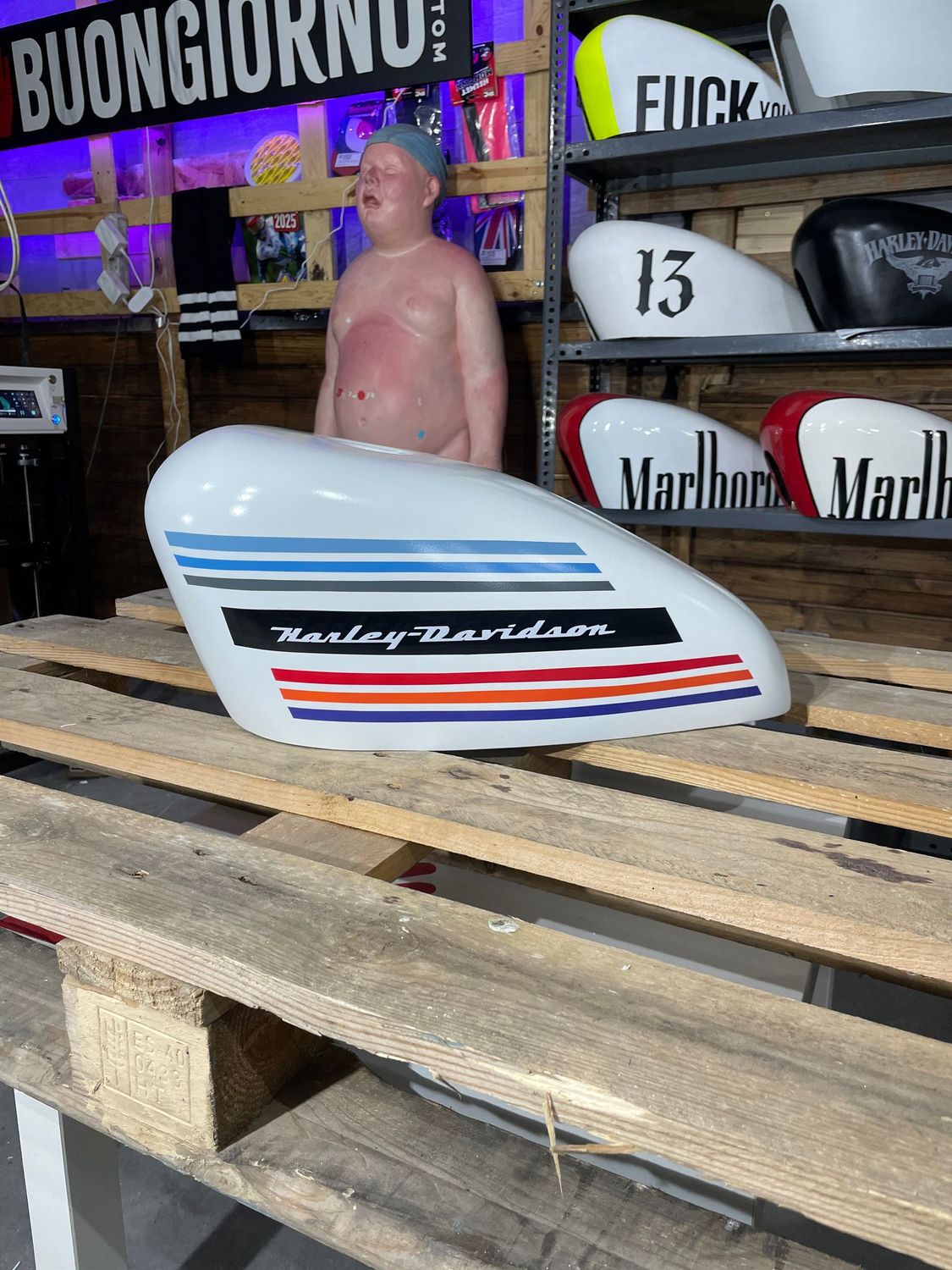 1983-2022 XL- Carcasa funda cubre depósito de gasolina blanco y líneas de color mate para todos los años y modelos de XL Sportster