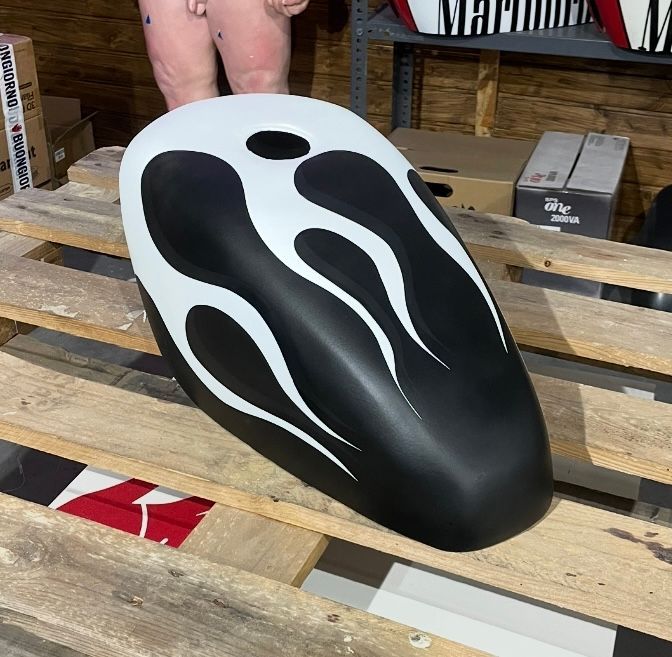 1983-2022 XL- Carcasa funda cubre depósito de gasolina Llamas Blancas Mate para todos los años y modelos de XL Sportster