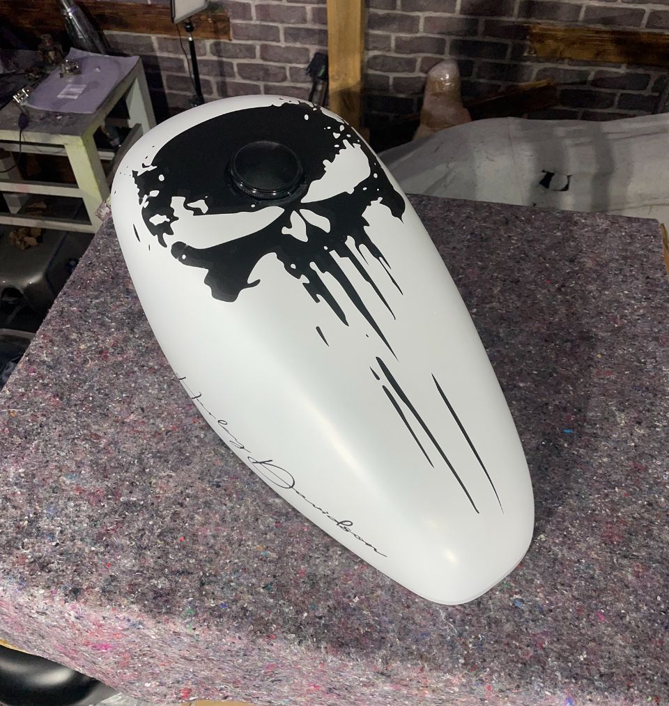 1983-2022 XL- Carcasa funda cubre depósito de gasolina Punisher Blanco Mate para todos los años y modelos de XL Sportster