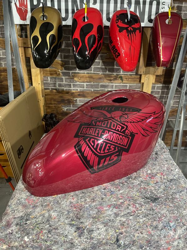 1983-2022 XL- Carcasa funda cubre depósito de gasolina 115 Años rojo para todos los años y modelos de XL Sportster