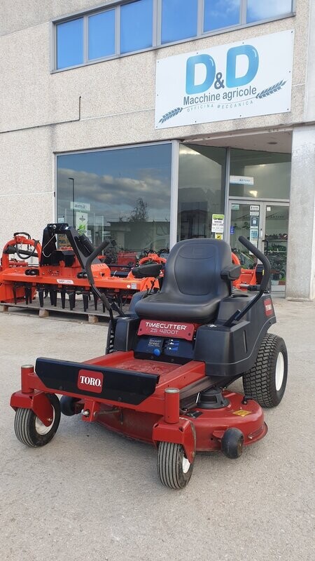 TRATTORINO TAGLIAERBA ZERO TURN TORO