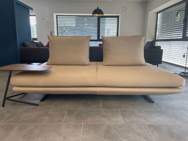 Ligne Roset Prado Sofa in Leder schlamm/ beige Ligne Roset Prado Sofa in Leder schlamm/ beige