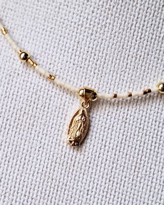 Collar Mini Guadalupe Baño de Oro Y Miyukis gold y Mate