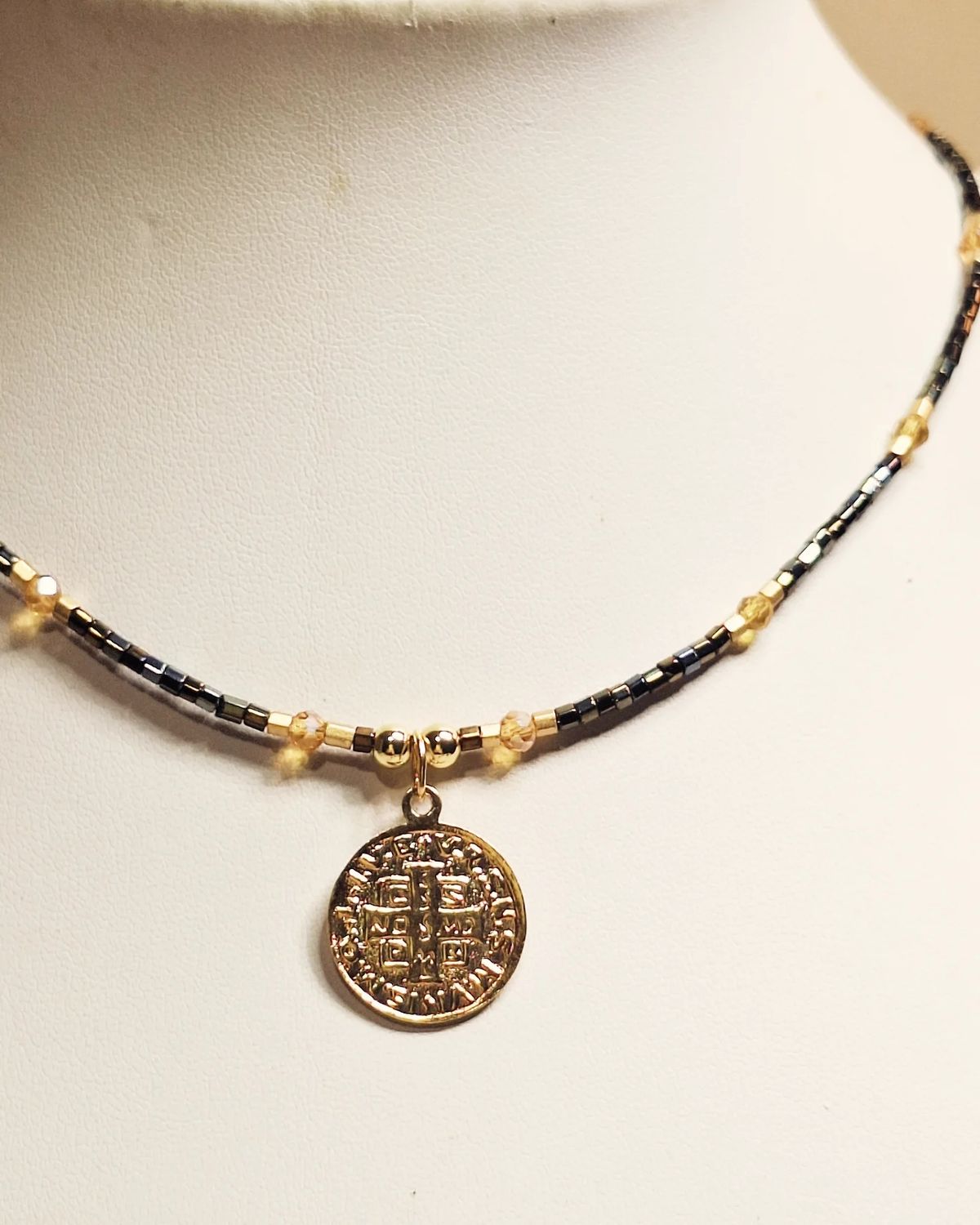 Collar San Benito Antiguo Baño de Oro y Canutillos
