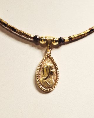 Collar Virgen Baño de Oro y canutillos