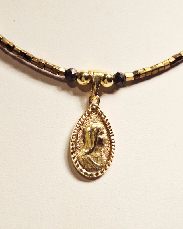 Collar Virgen Baño de Oro y canutillos