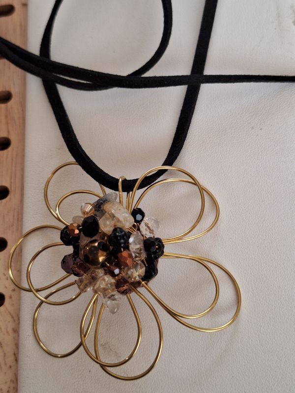 Collar/ Prendedor. Night Flower