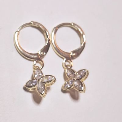 Caravanas Flower Circonia  y Oro
