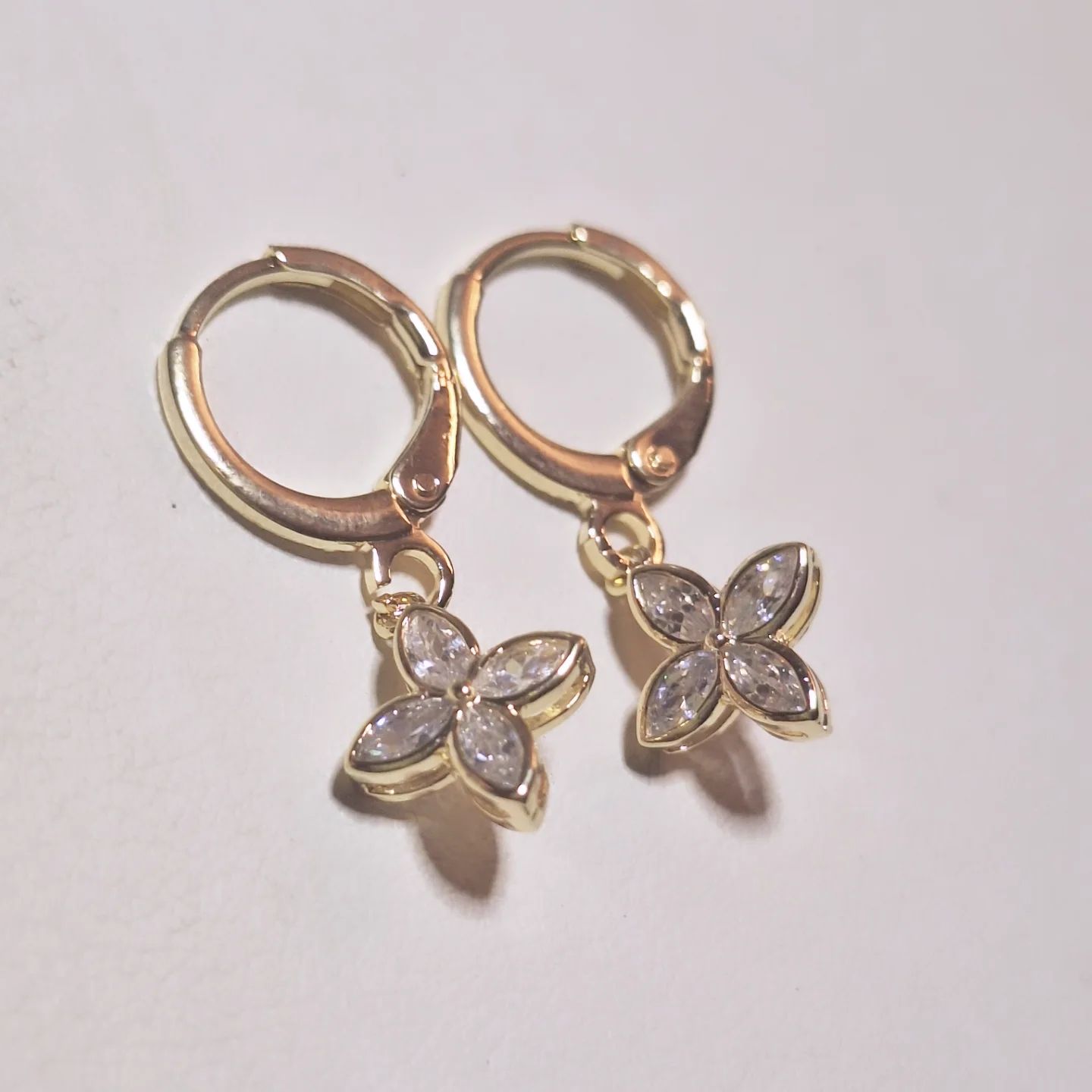 Caravanas Flower Circonia  y Oro