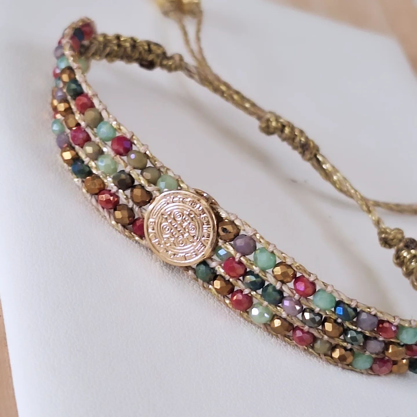 Pulsera Loom San Benito bañonde Oro y Cristales