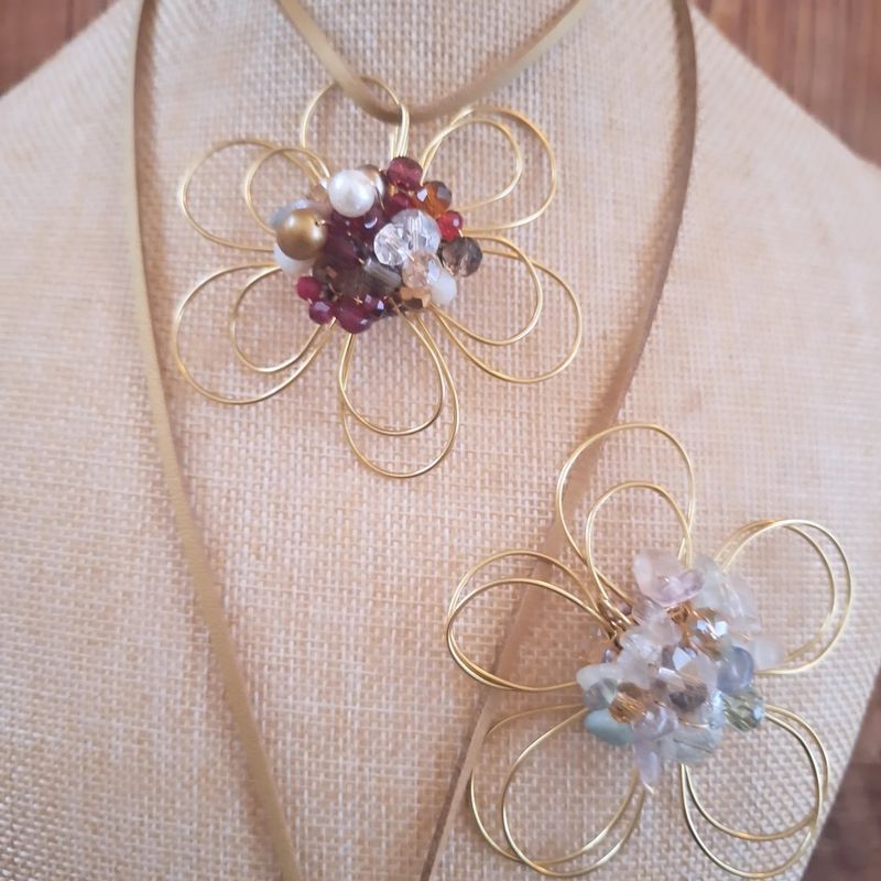 Prendedor Collar VO Flower Bordeaux