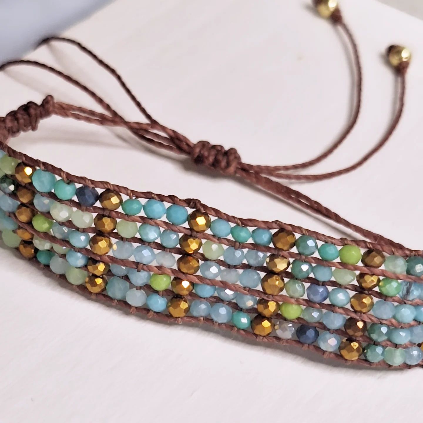 Pulsera Loom Chocolate y  Celestes