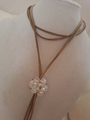 Collar Atom Cuero Oro y Cristales