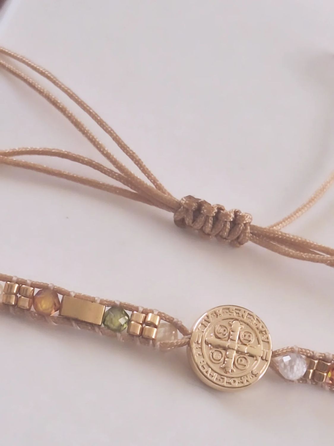 Pulseta San Benito baño de Oro y Circonias