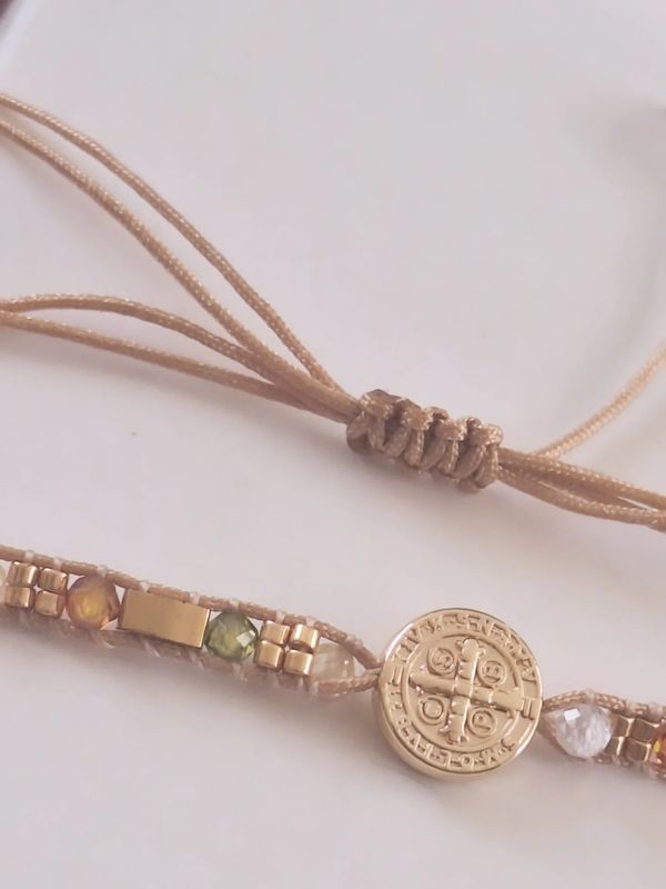 Pulseta San Benito baño de Oro y Circonias