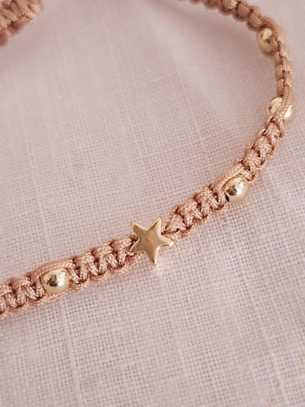 Pulsera Friendship Baño de Oro hilo Seda.