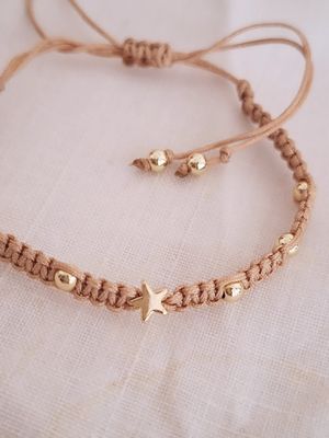 Pulsera Friendship Baño de Oro hilo Seda.