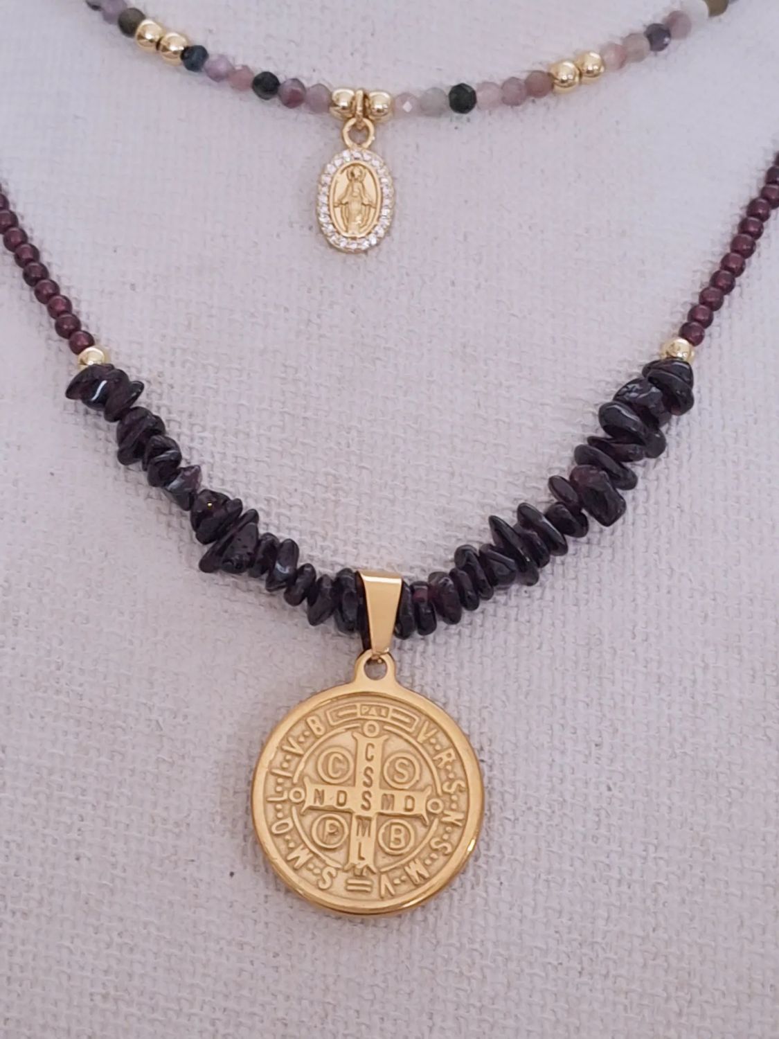 Collar San Benito y Granate