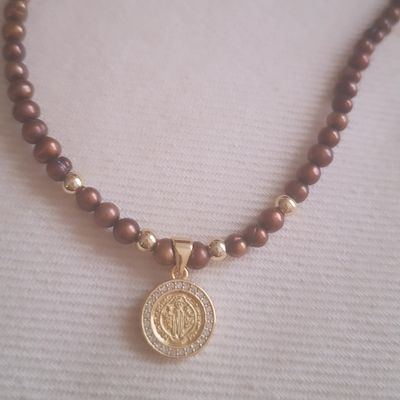 Collar San Benito Baño Perlas de Río baño de Oro