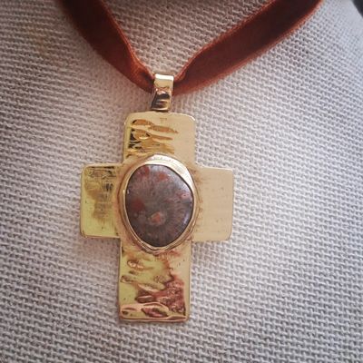 Collar Cruz Jaspe y Bronce