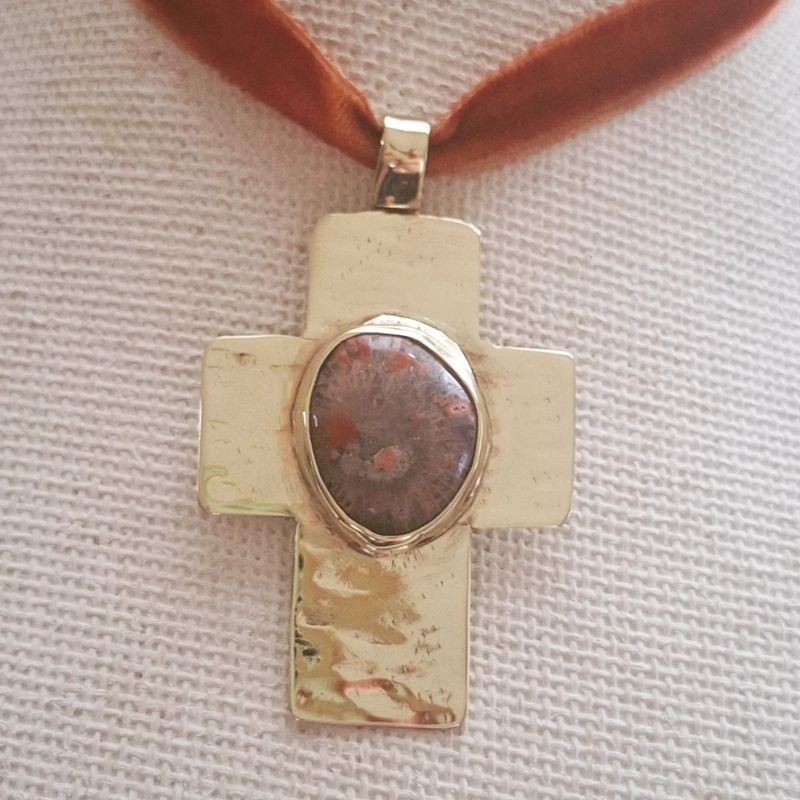 Collar Cruz Jaspe y Bronce