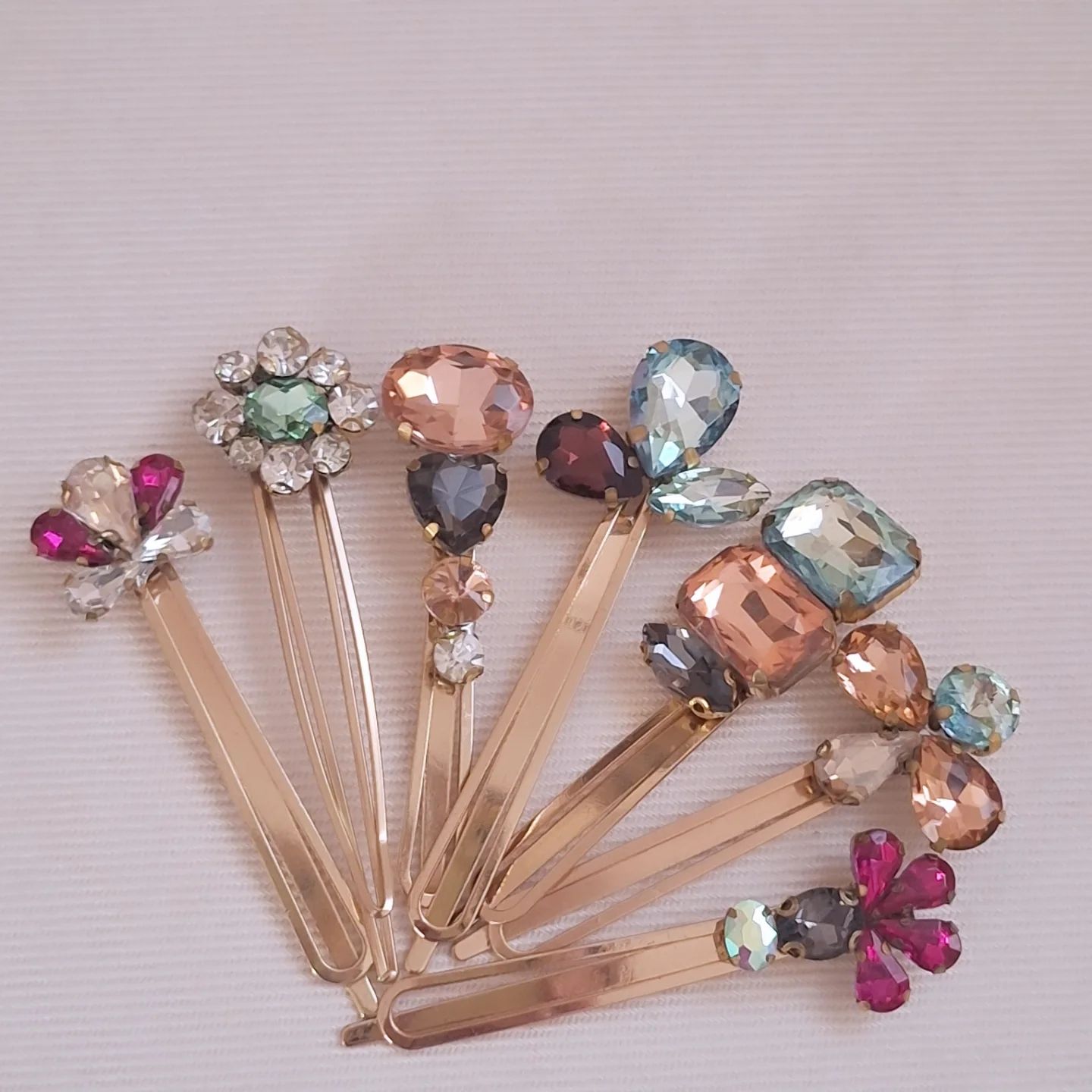 Vo Hair Brooch