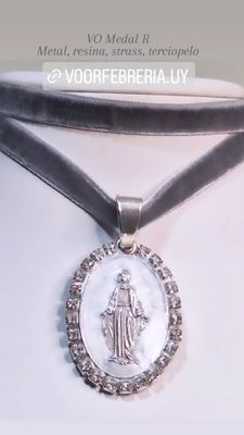 Collar VO Medal R Plateada